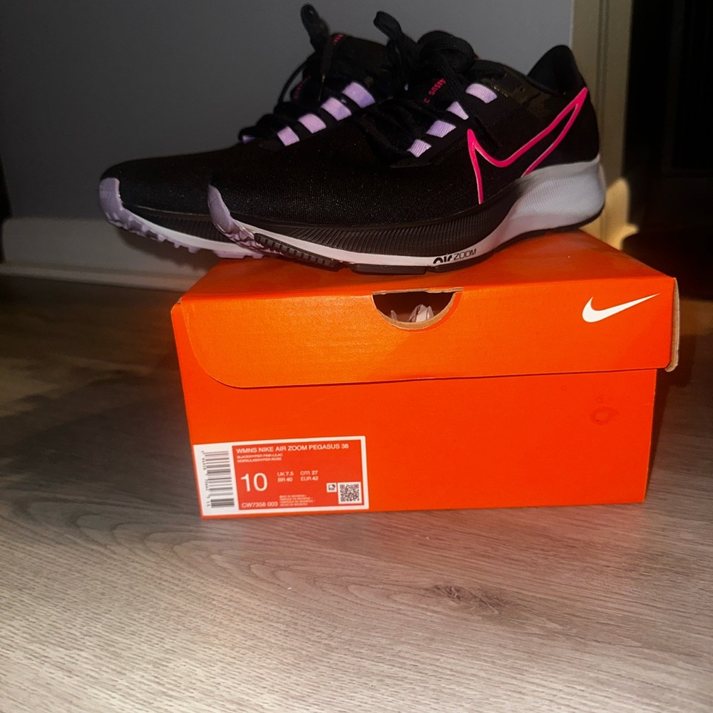 Nike Women's Black and Pink Sneakers Pegasus 38